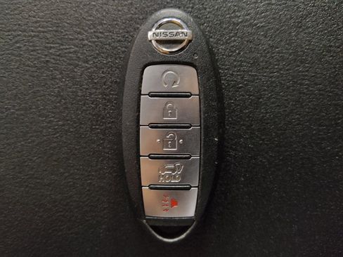 Used 2020 Nissan Pathfinder SL image 32