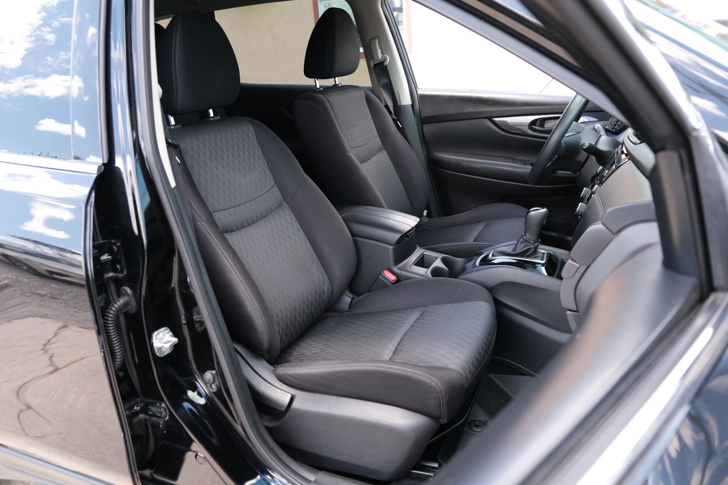 Used 2020 Nissan Rogue S FWD image 9