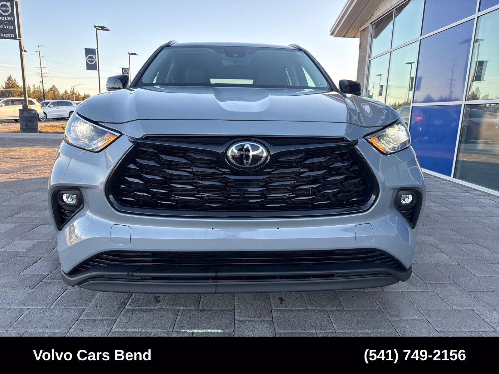 Used 2025 Toyota Highlander XLE AWD/4WD image 3