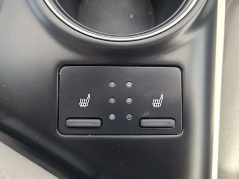 Used 2019 Toyota Camry XLE w/ Carpet Mat Package image 23