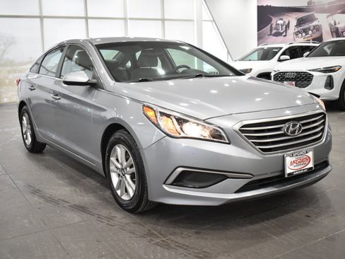Used 2017 Hyundai Sonata SE image 5