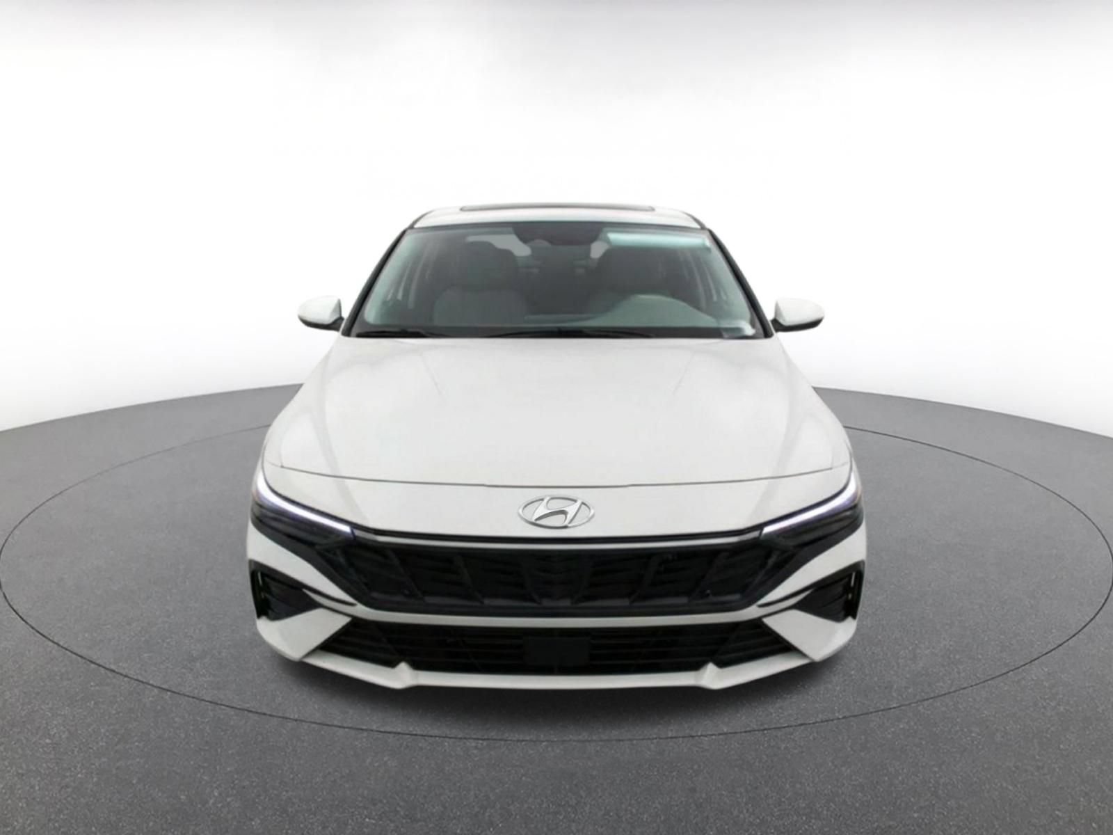 Used 2025 Hyundai Elantra SEL FWD image 2