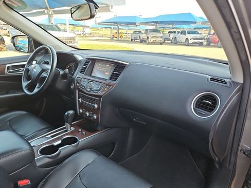 Used 2017 Nissan Pathfinder Platinum FWD image 25
