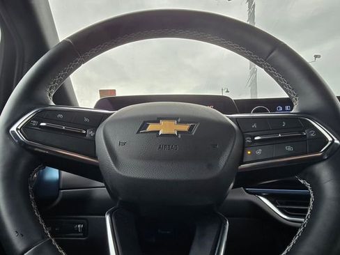 Certified 2025 Chevrolet Equinox EV LT w/ Convenience Package image 33