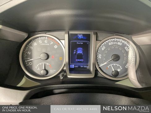 Used 2017 Toyota Tacoma SR5 w/ Tow Package RWD image 49