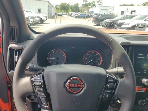 Used 2025 Nissan Frontier PRO-4X image 13