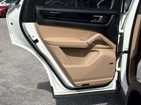 Used 2020 Porsche Cayenne image 13