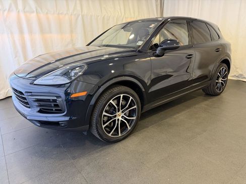 Used 2022 Porsche Cayenne S image 1