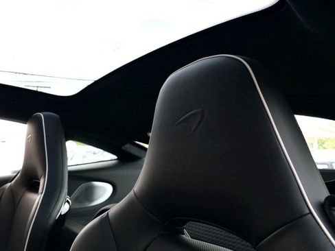 Used 2023 McLaren GT RWD image 17