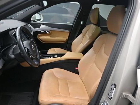 Used 2017 Volvo XC90 T6 Momentum w/ Vision Package AWD/4WD image 18