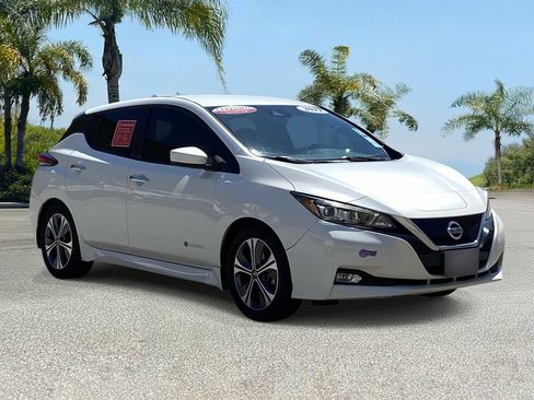 Used 2019 Nissan Leaf SV w/ SV Technology Package FWD image 6
