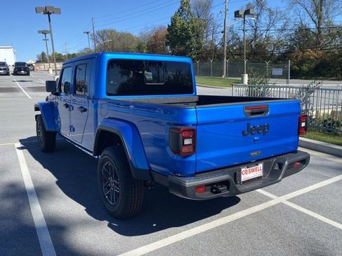 New 2025 Jeep Gladiator Sport image 5