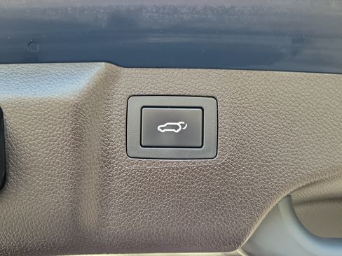 Used 2017 Hyundai Santa Fe Limited FWD image 21