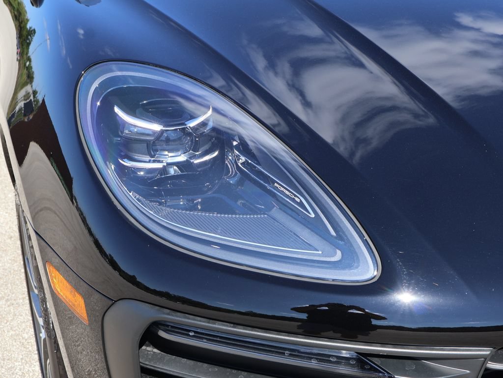 Certified 2026 Porsche Macan AWD/4WD image 14
