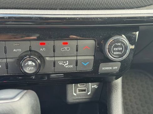 Certified 2025 Jeep Compass Trailhawk AWD/4WD image 35