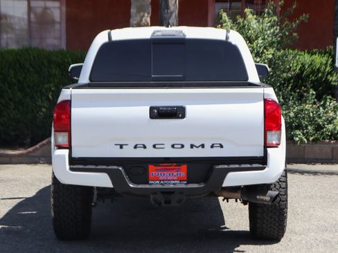 Used 2017 Toyota Tacoma TRD Sport w/ Tow Package (A/T) AWD/4WD image 7