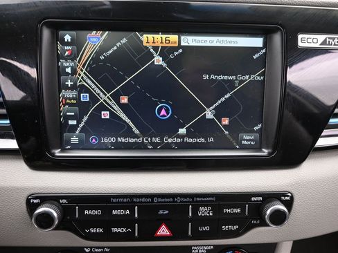 Used 2018 Kia Niro Touring FWD image 19