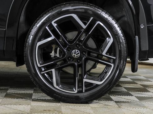 Used 2026 Volkswagen Tiguan SEL R-Line AWD/4WD image 19