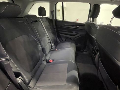 Used 2023 Jeep Grand Cherokee Laredo AWD/4WD image 22