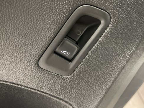 New 2026 Volkswagen Atlas Cross Sport SE image 11