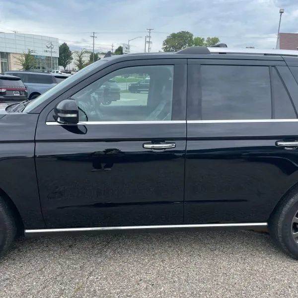 Used 2020 Ford Expedition Limited AWD/4WD image 3