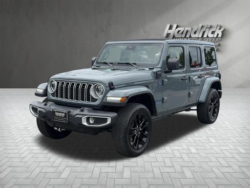 Used 2025 Jeep Wrangler Unlimited Sahara w/ Safety Group AWD/4WD image 5