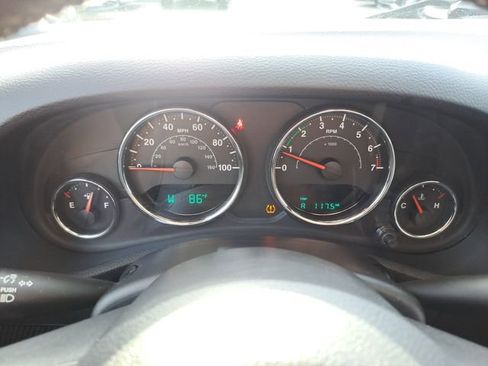Used 2017 Jeep Wrangler Unlimited Sahara AWD/4WD image 18