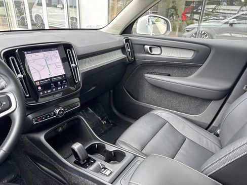 Certified 2025 Volvo XC40 B5 Core AWD/4WD image 22