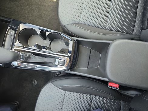 Used 2025 Chevrolet Trax LT w/ LT Convenience Package image 25