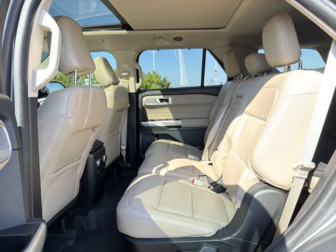 Used 2022 Ford Explorer Limited w/ Equipment Group 301A RWD image 13