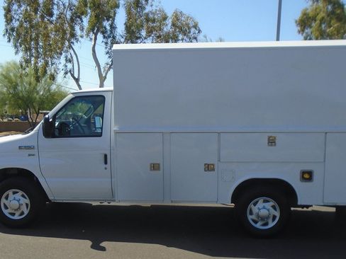 Used 2014 Ford E-350 and Econoline 350 Super Duty RWD image 2