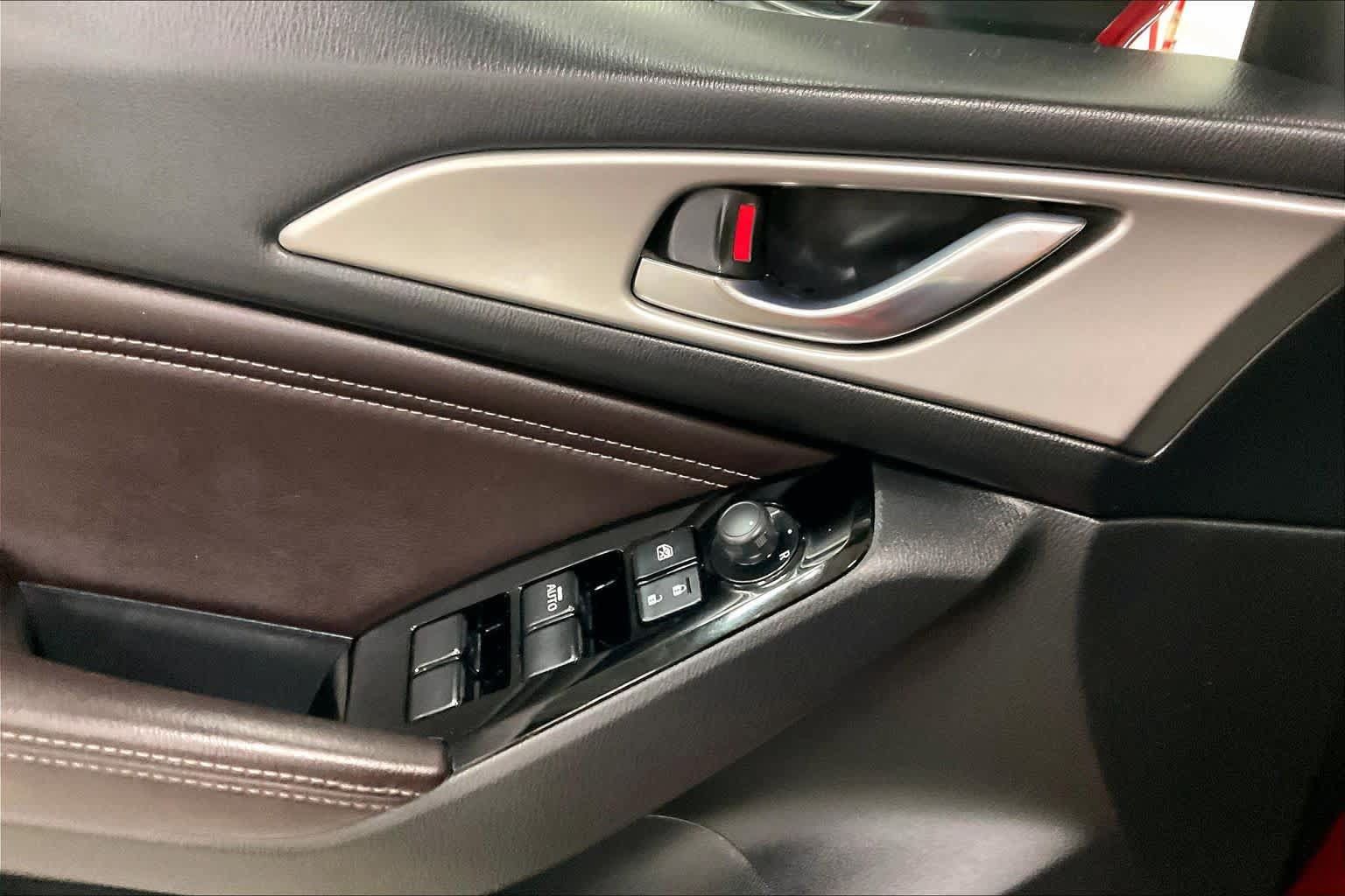 Used 2018 MAZDA MAZDA3 Touring FWD image 34