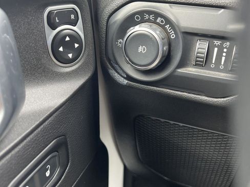 Used 2020 Jeep Wrangler Unlimited Sahara AWD/4WD image 10