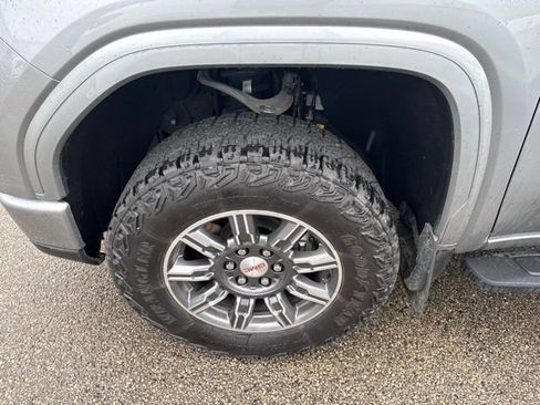 Used 2024 GMC Sierra 1500 AT4 w/ AT4 Premium Package AWD/4WD image 17