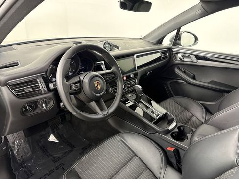Certified 2026 Porsche Macan Turbo AWD/4WD image 4