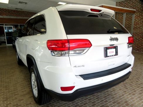 Used 2017 Jeep Grand Cherokee Laredo image 6