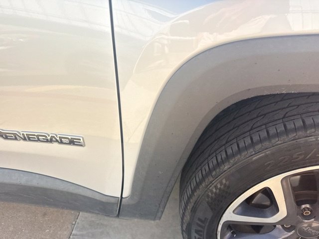Used 2015 Jeep Renegade Latitude FWD image 5