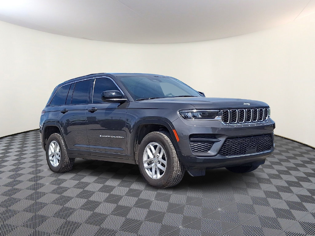 Used 2025 Jeep Grand Cherokee Laredo X AWD/4WD image 1