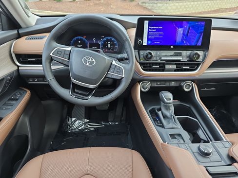 Certified 2025 Toyota Grand Highlander AWD image 18