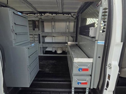 Used 2015 Chevrolet Express 3500 image 17