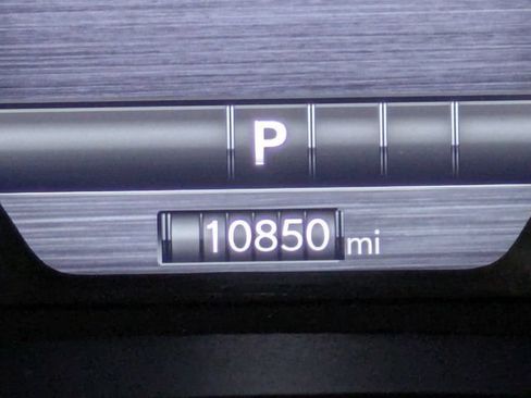 Used 2025 RAM 1500 Laramie w/ Sport Appearance Package AWD/4WD image 28