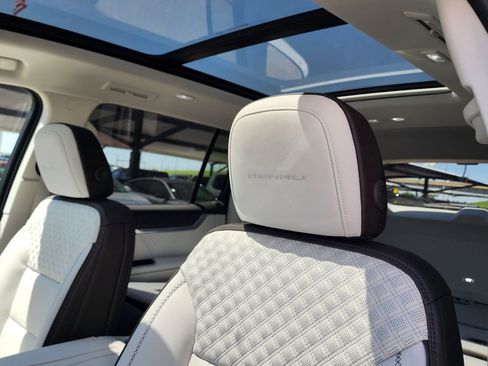New 2026 GMC Acadia Denali FWD image 18