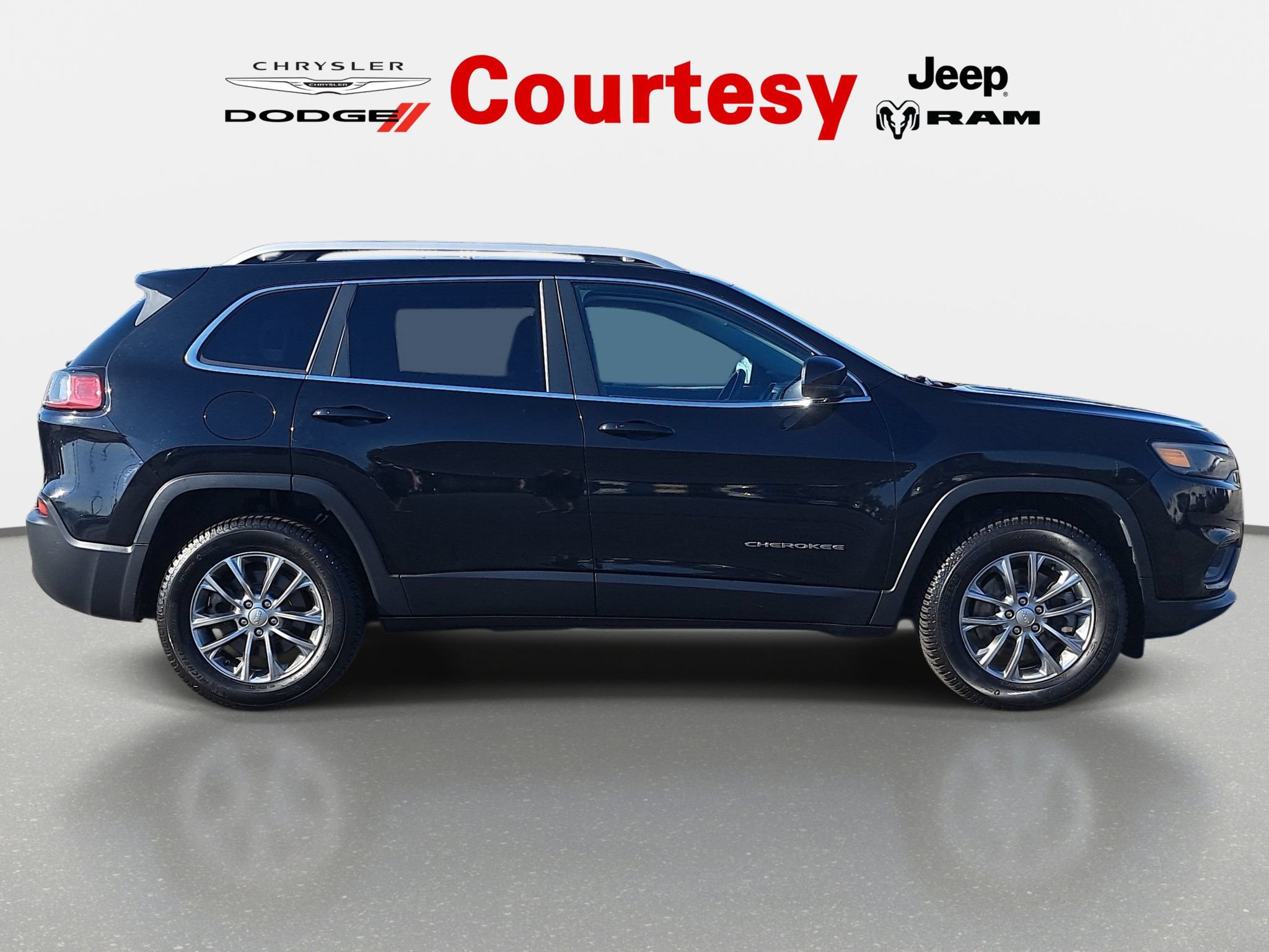 Used 2019 Jeep Cherokee Latitude Plus w/ Cold Weather Group AWD/4WD image 3