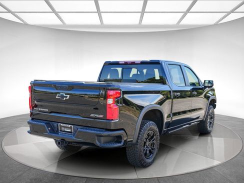 Used 2023 Chevrolet Silverado 1500 ZR2 w/ Technology Package AWD/4WD image 4