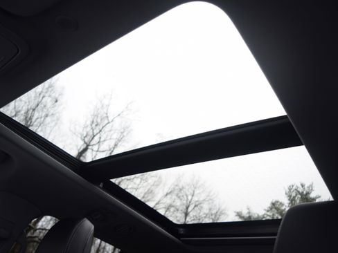 Used 2022 Ford Explorer XLT w/ Equipment Group 202A image 22