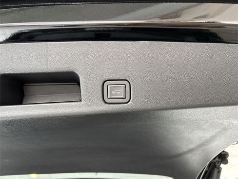 New 2026 Chevrolet Traverse High Country image 17