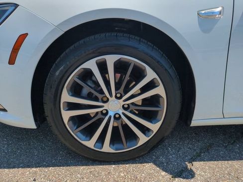 Used 2018 Buick Regal Preferred w/ Driver Confidence Package #1 FWD image 21