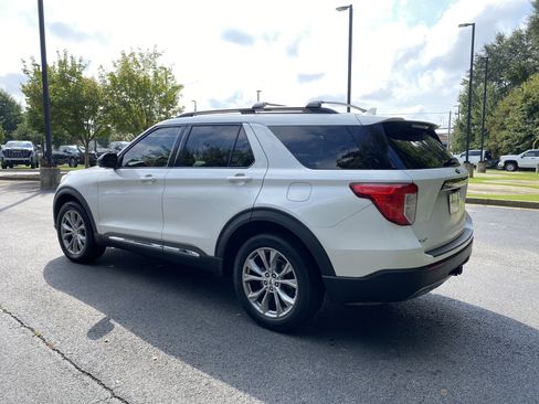 Used 2020 Ford Explorer XLT w/ Equipment Group 202A AWD/4WD image 7