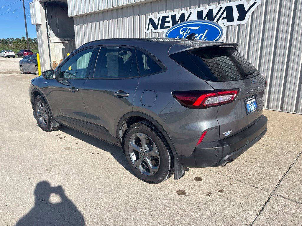 Used 2025 Ford Escape ST-Line w/ Tech Pack #1 AWD/4WD image 6