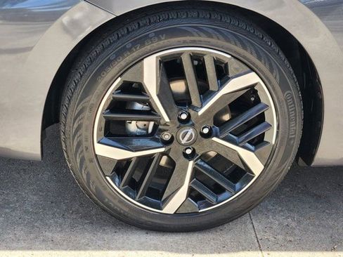 Used 2024 Nissan Versa SR image 17